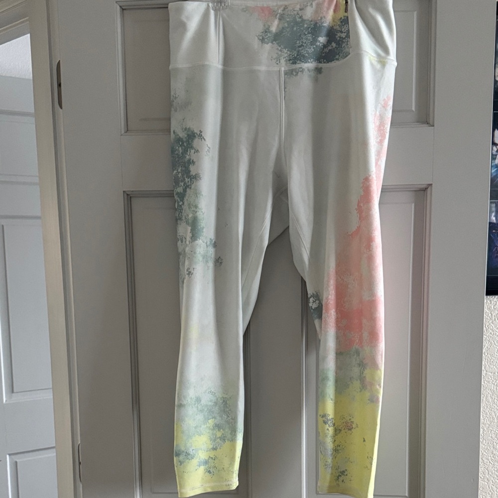 CALIA Vibrant Pastel Tie-Dye 7/8 Leggings